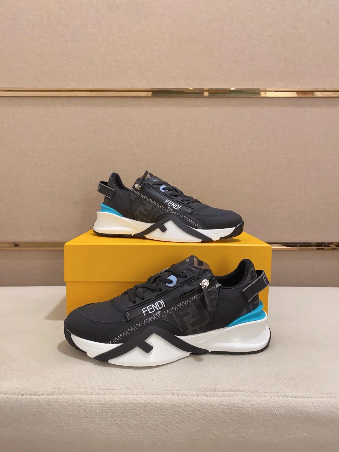 Men's shoes💰: 540💰(Higher version) [Fendi] Fendi's latest casual shoes for men! Available at counters simultaneously! A one-to-one replica of the original. Made entirely of imported top-grain calfskin, the interior is made of top-grain water-dyed cowhide, and the original factory-supplied rubber outsole. Leading new fashion concepts. Matching code: 38-44. 45 can be customized and non-returnable!